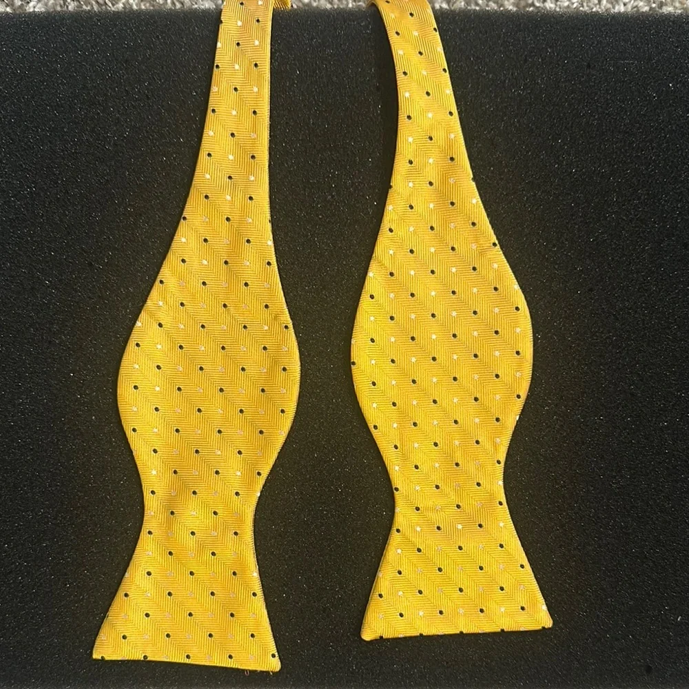 Yellow Polka Dot Self-Tie Bow Tie for Men - Classic Formal Accessory
